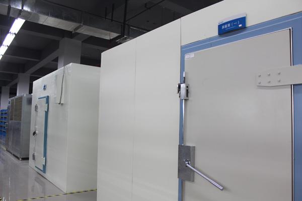 屏蔽機(jī)房該如何維護(hù)抗靜電地板?